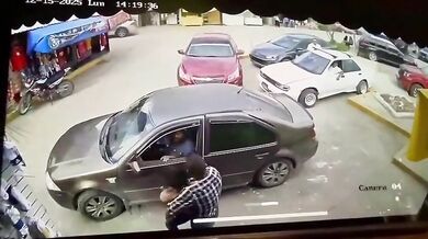 Tříletá dívka zraněna při nehodě na parkovišti