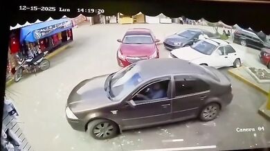 Tříletá dívka zraněna při nehodě na parkovišti