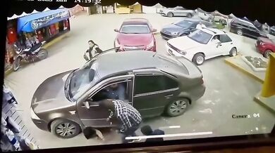 Tříletá dívka zraněna při nehodě na parkovišti