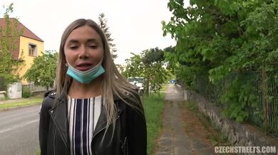 POV šoustání s jídlem v autě