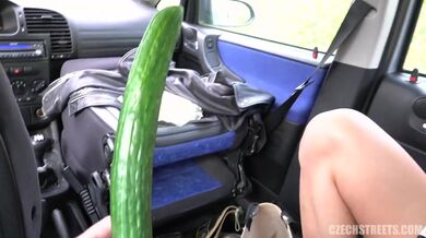 POV šoustání s jídlem v autě