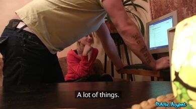 Opravář počítačů šuká zoufalou ženu