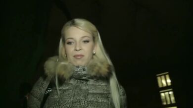 Sex s blondýnou na ulici