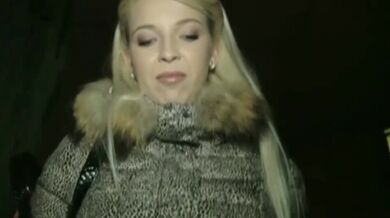 Sex s blondýnou na ulici