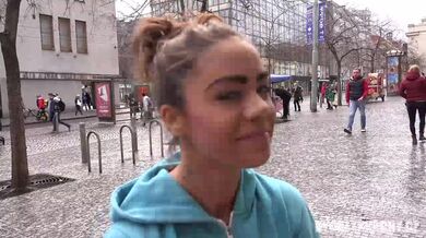 Česká cikánka s velkými přírodními prsy šuká za rychlý prachy