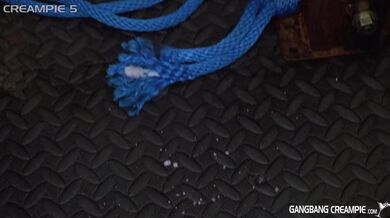 Gangbang sex s potetovanou pornoherečkou Rocky Emerson