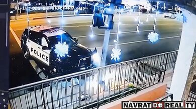 Policejní vůz srazil seniora na přechodu