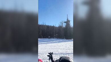 Havárie vrtulníku: Čtyři lidé na palubě, jedna osoba vážně zraněná