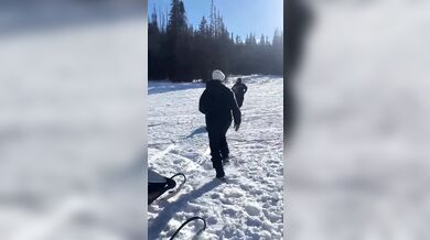 Havárie vrtulníku: Čtyři lidé na palubě, jedna osoba vážně zraněná