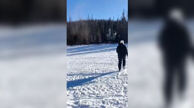 Havárie vrtulníku: Čtyři lidé na palubě, jedna osoba vážně zraněná