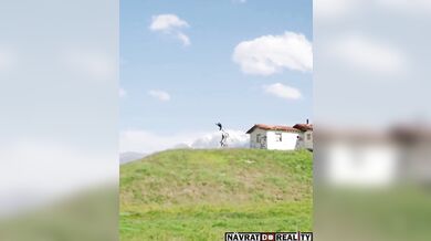 Nehoda na motorce při pokusu o přeskočení baráku