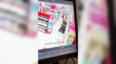 Nebezpečný senior v obchodě