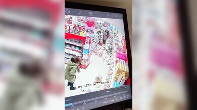 Nebezpečný senior v obchodě