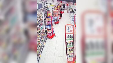 Nebezpečný senior v obchodě