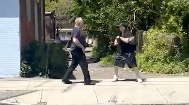 Konflikt mezi starším a mladším agresorem