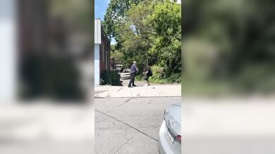 Konflikt mezi starším a mladším agresorem