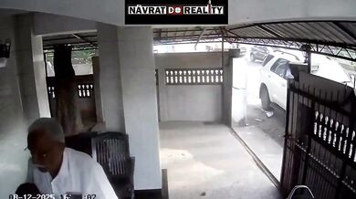 Střet motorkáře s odbočujícím SUV