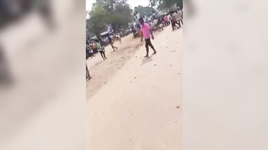 Mezitím na indickém festivalu...