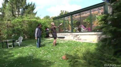 Krátkovlasá MILF Diane Murphy si pořádně užije!