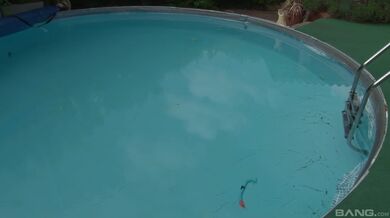 Krátkovlasá MILF Diane Murphy si pořádně užije!