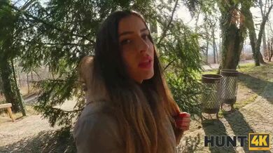 Moje přítelkyně dostává zaplaceno za sex a já se na to musím dívat!