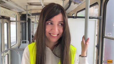 Průvodčí tramvaje dostane prachy za sex s cizím chlapem