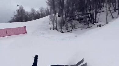 Nehoda lyžaře při freestyle triku