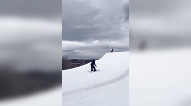 Nehoda lyžaře při freestyle triku