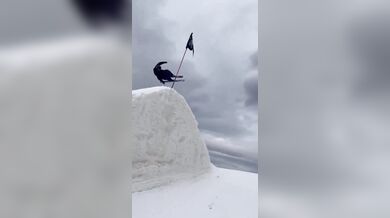 Nehoda lyžaře při freestyle triku
