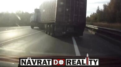 Vyváznutí řidiče z dodávky během nehody