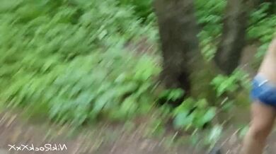 Evelina Darling análně ošukaná v lese