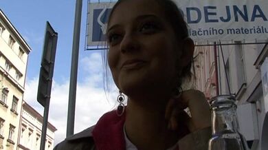 Dívka z ulice šuká v noci za rychlý prachy
