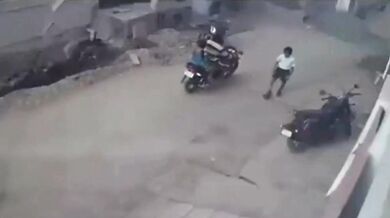 O fous #577 – Únik před padajícím elektrickým sloupem