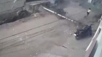 O fous #577 – Únik před padajícím elektrickým sloupem