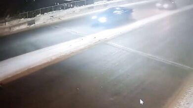 Nehoda vozíčkáře na silnici...