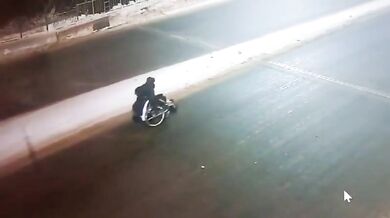 Nehoda vozíčkáře na silnici...