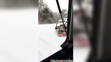 Blbnutí na zledovatělé silnici