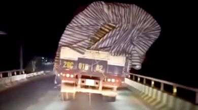 Přetížené nákladní vozidlo