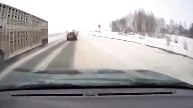 Tragická dopravní nehoda si vyžádala životy všech čtyř členů posádky osobního automobilu