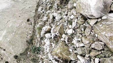 Mrazivé záběry basejumpera, kterému se včas neotevřel padák