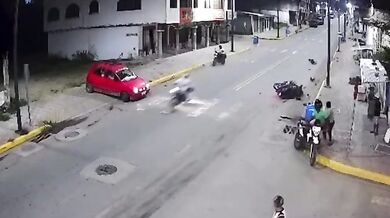 Střet dvou motorkářů na křižovatce