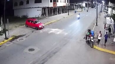 Střet dvou motorkářů na křižovatce