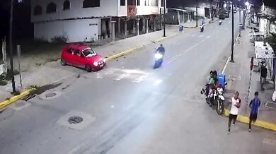 Střet dvou motorkářů na křižovatce