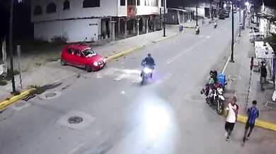 Střet dvou motorkářů na křižovatce