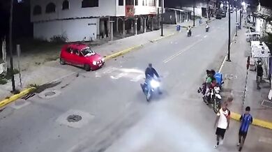 Střet dvou motorkářů na křižovatce