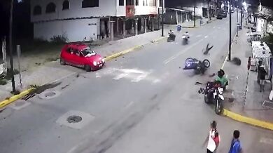 Střet dvou motorkářů na křižovatce
