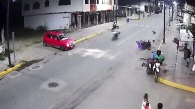 Střet dvou motorkářů na křižovatce