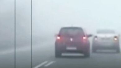 Nebezpečné předjíždění v husté mlze málem skončilo tragédií