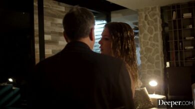 Gabbie Carter skončila v brutálním sevření a nechala si vymrdat obě dírky dvěma tlustými kládami