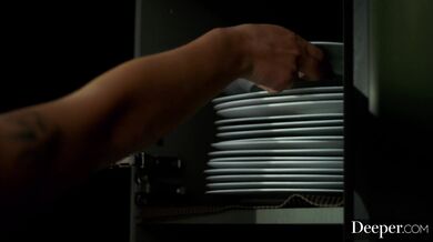 Gabbie Carter skončila v brutálním sevření a nechala si vymrdat obě dírky dvěma tlustými kládami